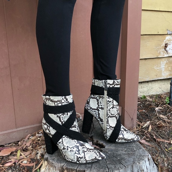 LAST ONE♥️VEGAN STUDDED PHYTON SNAKE SKIN BOOTIES - Picture 8 of 8